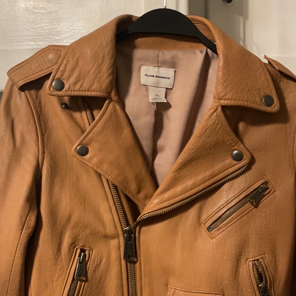 Club Monaco - Picture 2 of 10
